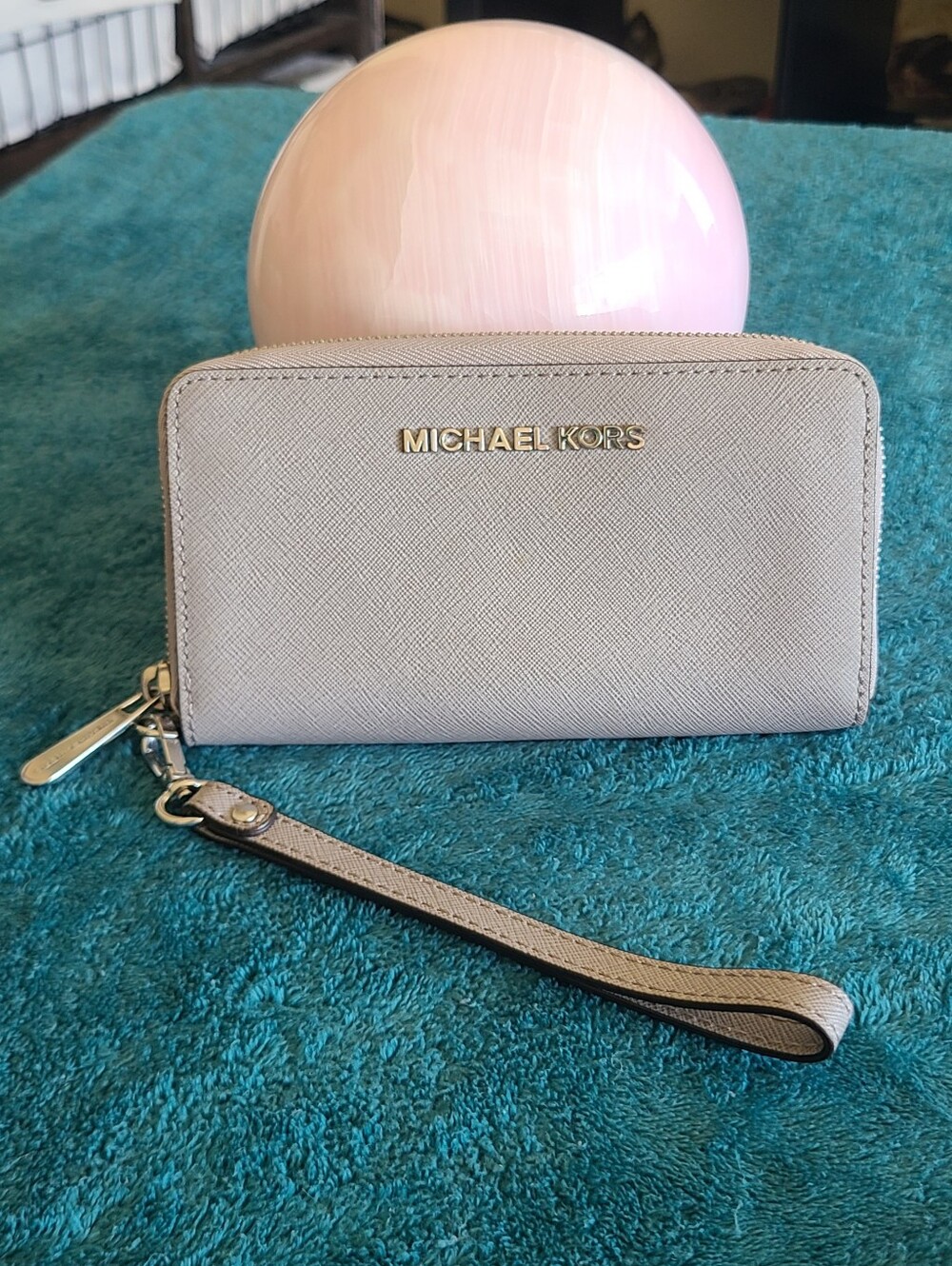 MICHAEL KORS Leather Wristlet Wallet in Light Grey